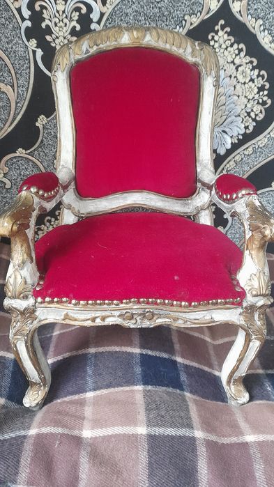 Антікварне крісло для лялек 1900 року