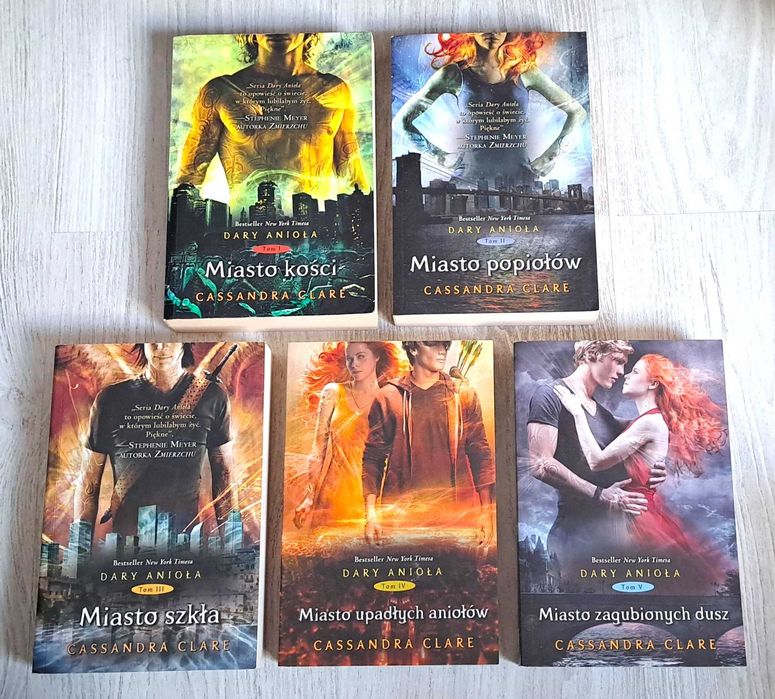 5x Cassandra Clare Miasto kości Miasto popiołów Miasto szkła Miasto upadłych aniołów Miasto zagubionych dusz  DARY ANIOŁA