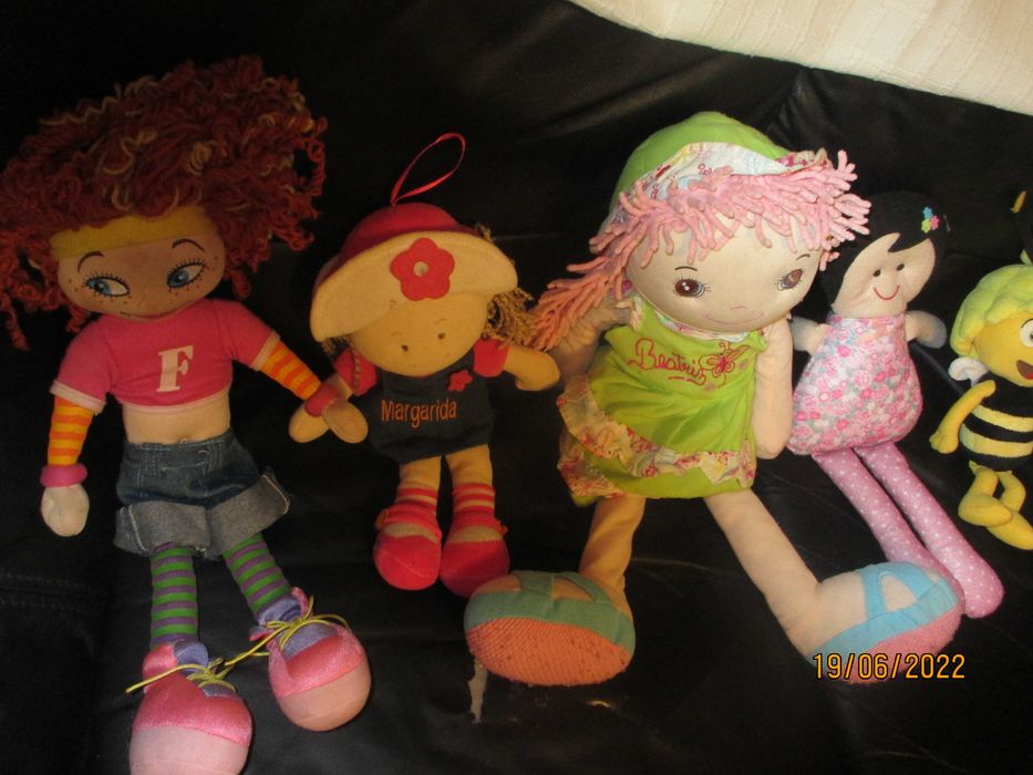 5 bonecas de pano