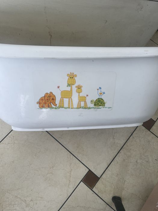 Дитяча ванна з піставкою