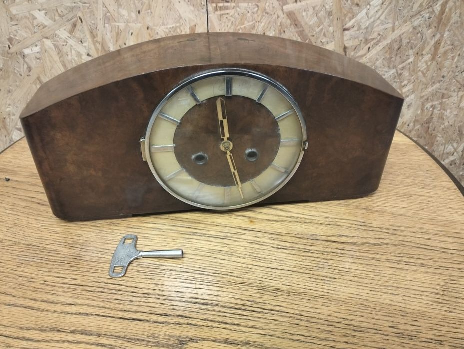 Bufetowy zegar art-deco A35