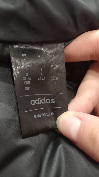 Демисизонная куртка Adidas 40-42 размер.