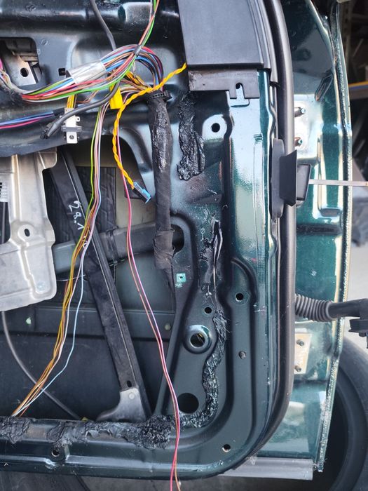 Sprzedam drzwi BMW e39