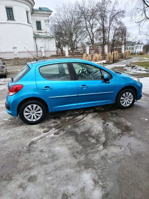Автомобіль Peugeot 207 2012 рік