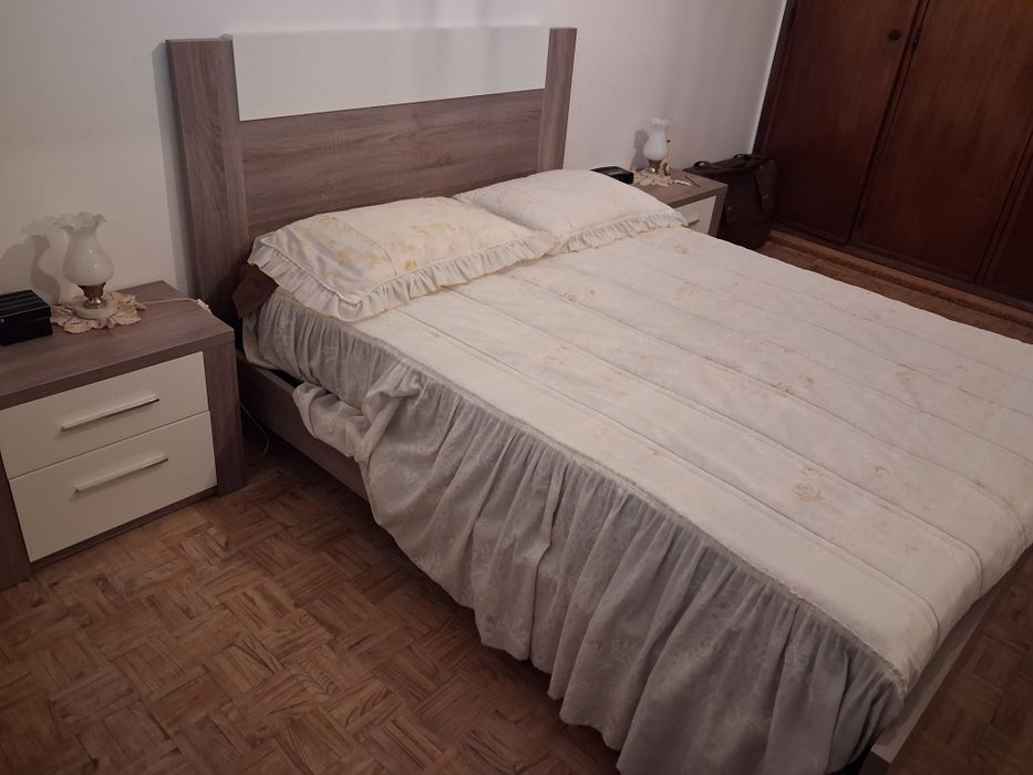 Mobilia Quarto de casal c comoda e espelho