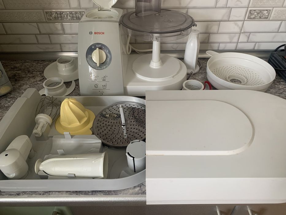 Комбайн BOSCH ProfiKubixx частинами.