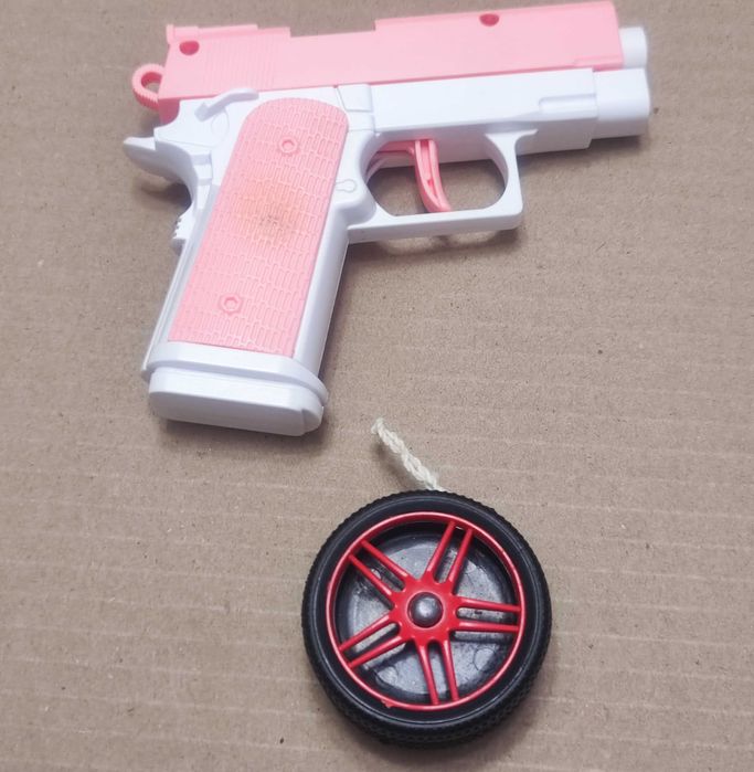 Іграшка пістолет на воді та йо йо