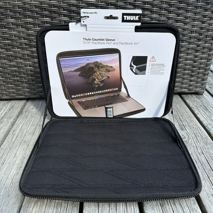 Твердий чохол для MacBook Thule Gauntlet