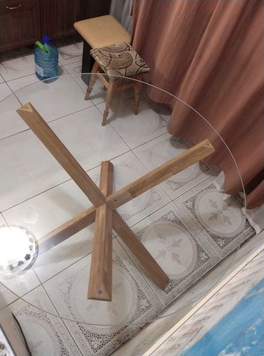 Стол / стіл скляний великий