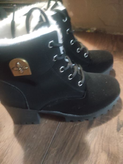 Взуття,в гарному стані ,розмір 40