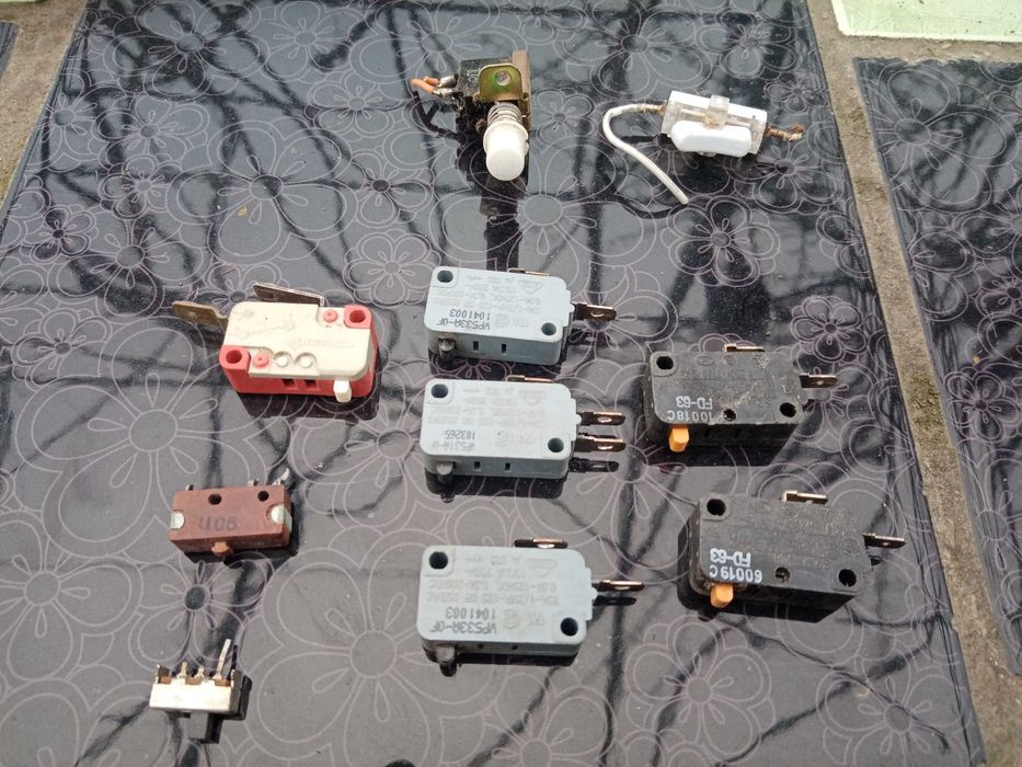 Блоки живлення, конденсатопи, мікро включателі, діодні  мостики