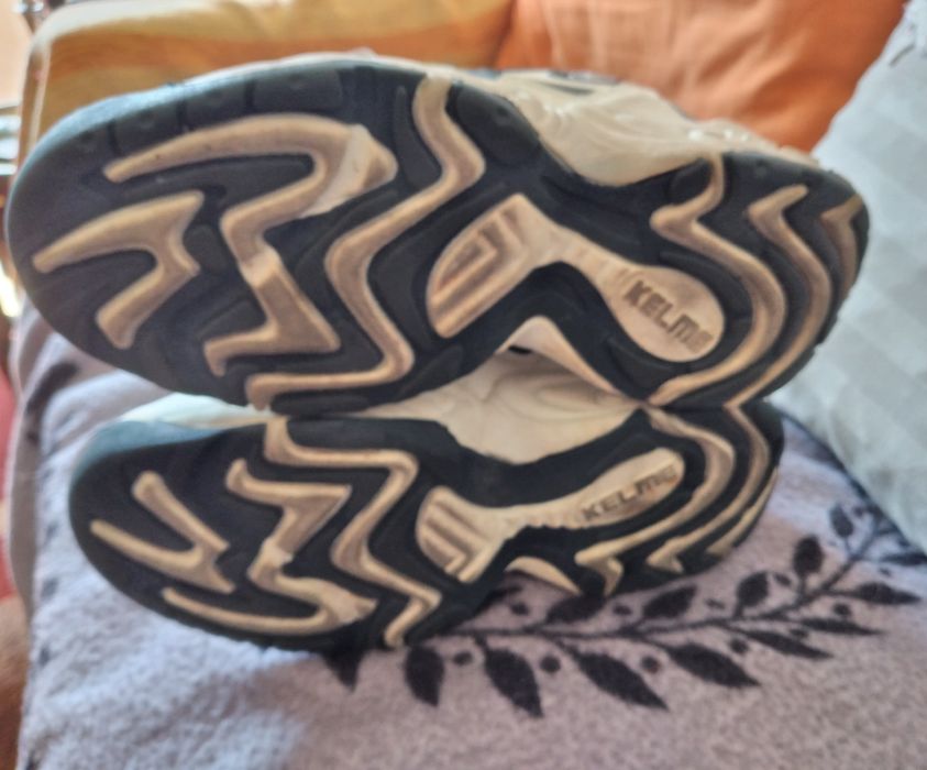 Ténis marca Kelme, tamanho 36