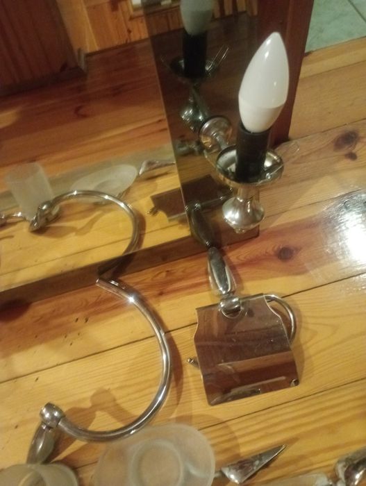 Lustro i akcesoria łazienkowe