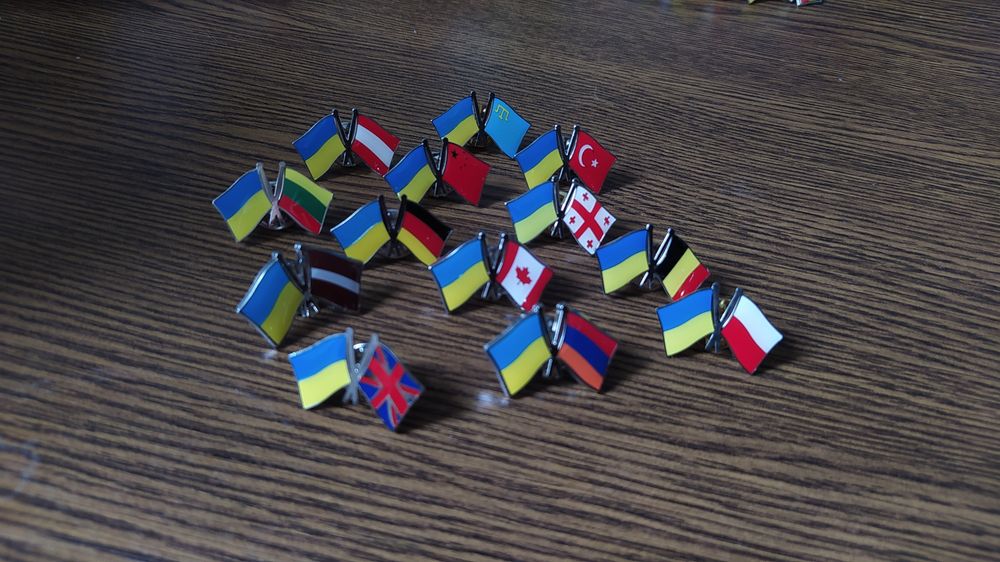 Значок флаг подвійний України і страна