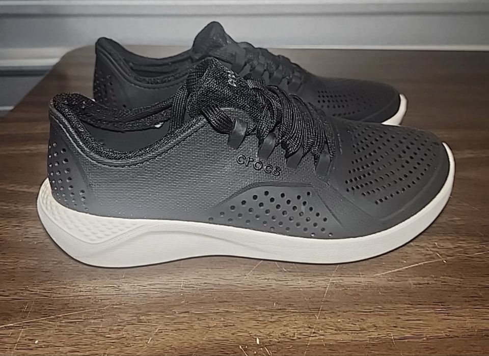 Кросівки Crocs LiteRide Pacer Black White 41-42