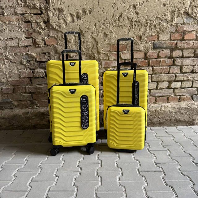 Валіза Чемодан дорожный колесах Wings Стильні та міцні валізи