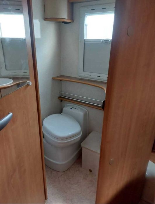 Autocaravana Cama Central basculante FLEURETTE 04/2007.