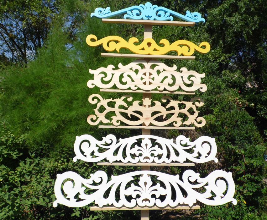 Nadokienniki drewniane, zdobienia drewniane domów, ornamenty drewniane