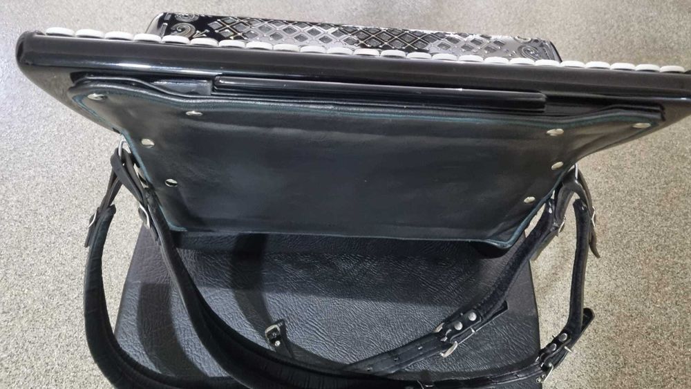 Acordeão stradella loreto super + mala