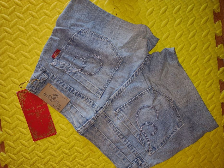 Nowe krotkie spodenki jeansowe