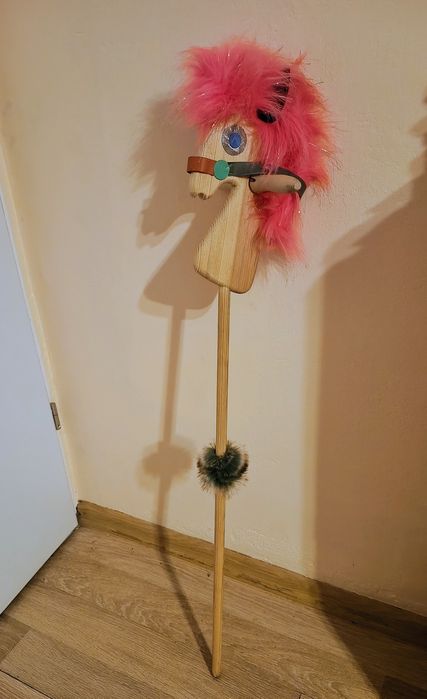 Koń drewniany na kiju , hobby horse
