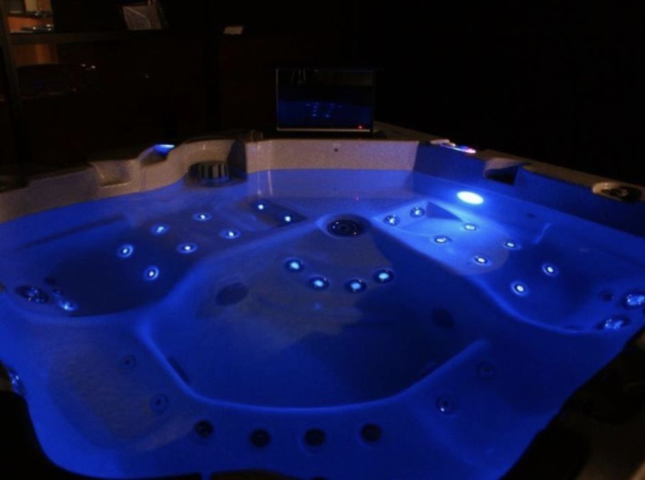 Баня на дровах на Малиновского с джакузи теплым большим, мангал