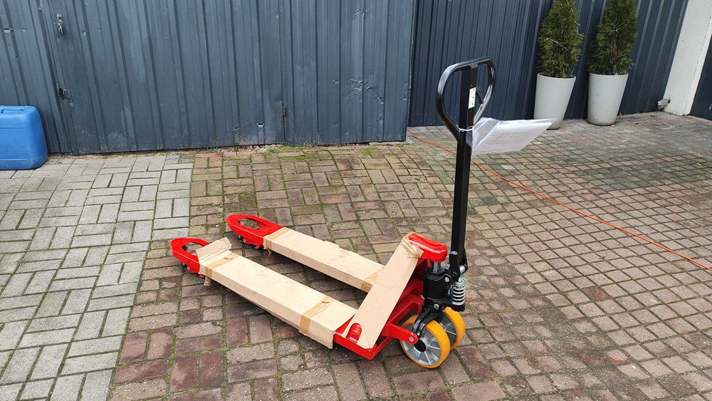 Paleciak Wózek paletowy ręczny unoszący Zakrem WRU4-2500