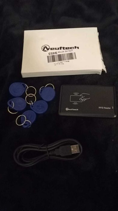 EU-RFID Bezdotykowy Czytnik Kart Identyfikacyjnych USB + 5 Kluczy