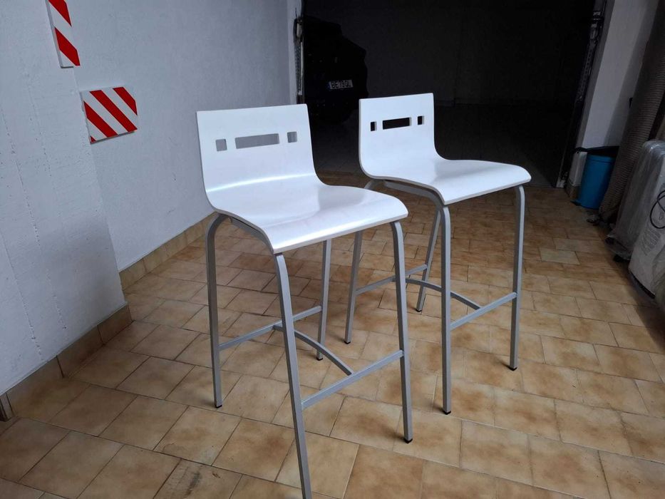 2 x Cadeiras de Bar de Pé Alto (como novas)