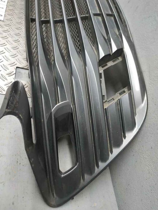 Toyota Camry V70 решітка радіатора