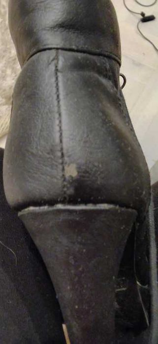 Czarne buty na korku, zawiązywane 35