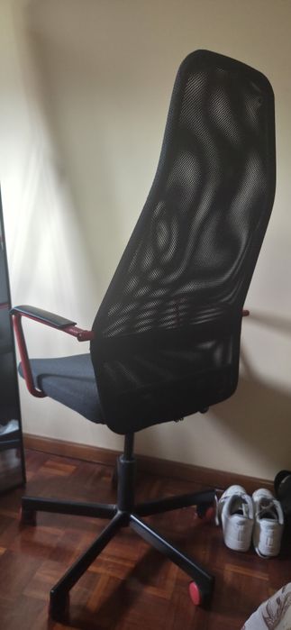 Cadeira Gaming Preta e Vermelha