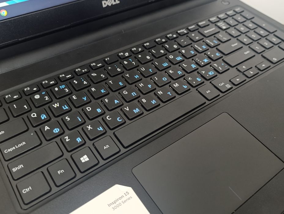 15'6 ноутбук Dell/i3-6006/Новий SSD 240GB/8GB DDR4/Батарея 3 години
