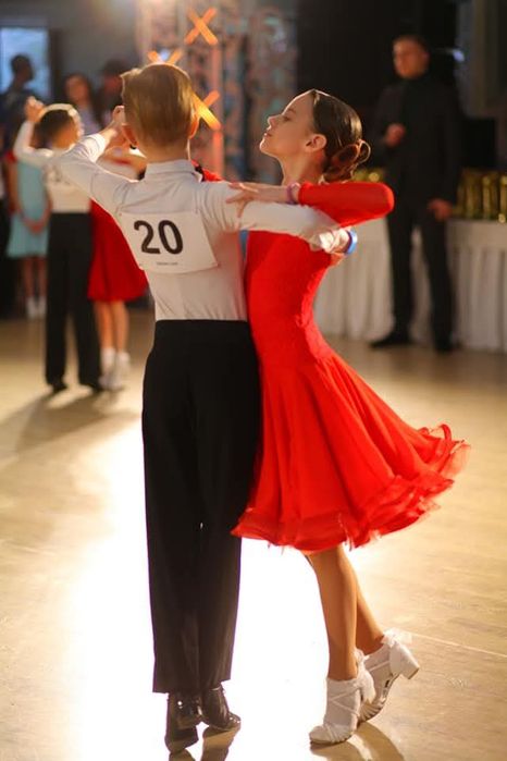 Бальное платье на  140