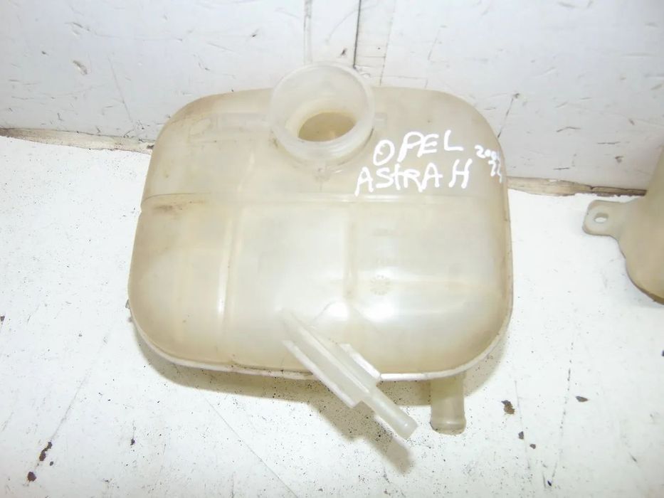 Opel Kadett D/Opel Astra H depósito limpa vidros usado em bom estado