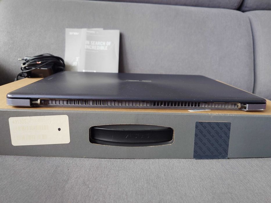 Laptop ASUS R520U
