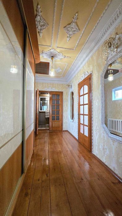 Продаж окремо стоячого будинку з доглянутою територією на вул. Новознесенська
