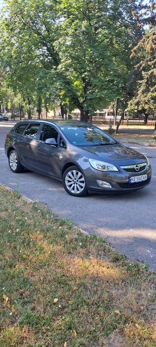 Opel Astra J SportTourer 2012