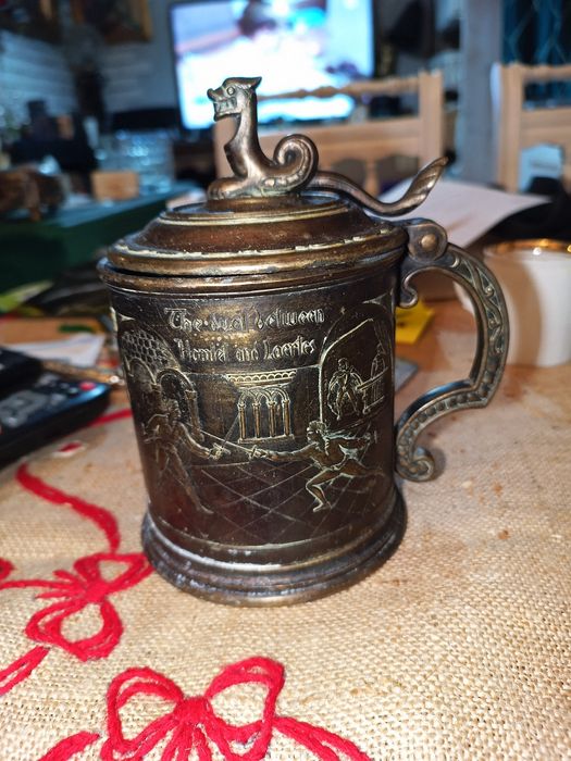 Kufel z brązu Hamlet pierwsza połowa XXw.