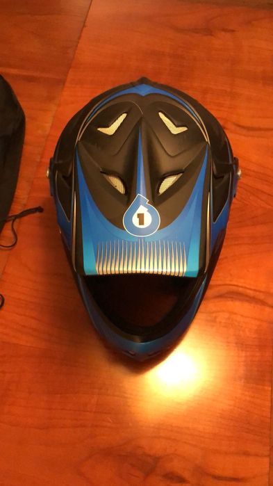 Capacete de Mota Sixsixone