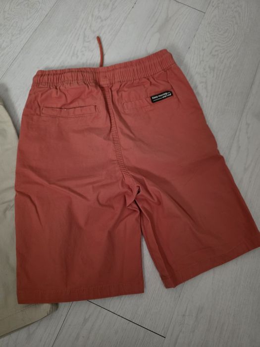 Conjunto de calções bege e cor de tijolo tamanho 7-8 anos da lefties