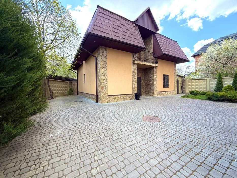 Продам готовий бізнес по вулиці Стельмаха з ділянкою 13 сотих