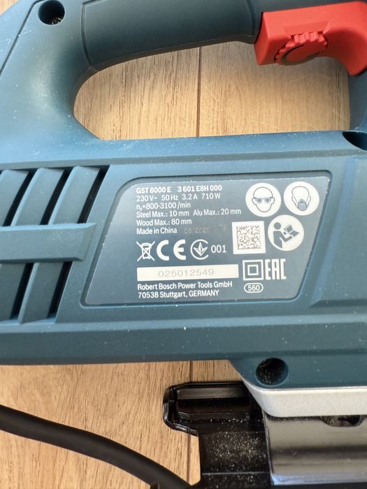 BOSCH Professional wyrzynarka sieciowa GST 8000 E drewno metal niebies