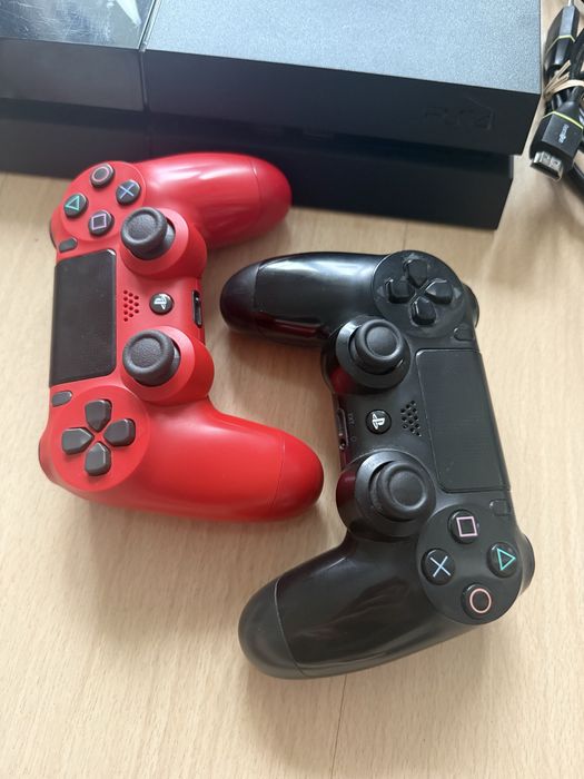 Zamienię/Sprzedam PlayStation 4 FAT 500GB + 2 kontrolery