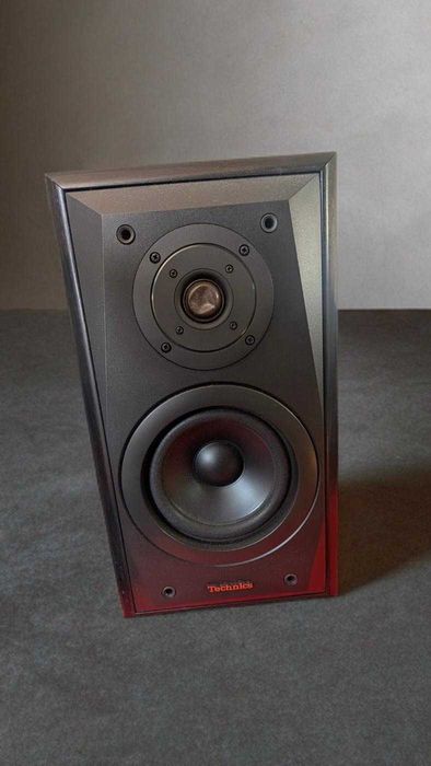 A pair of Technics SB-CA10 bookshelf speakers64752310911617121