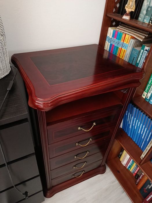 Móvel camiseiro com gavetas