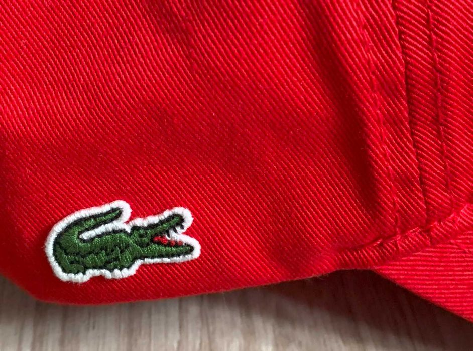 Czapka z daszkiem LACOSTE czerwona z małym logo