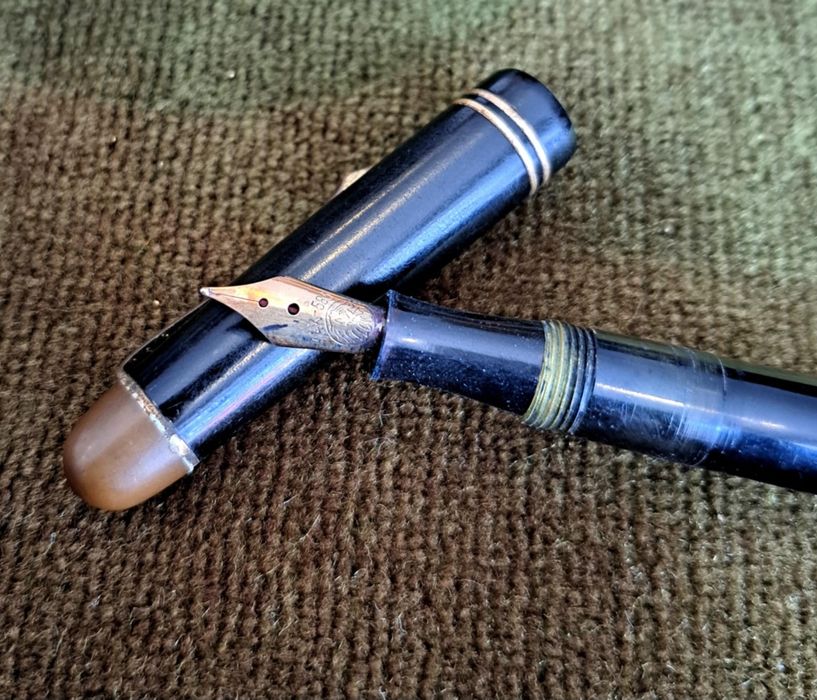 Caneta antiga com aparo em ouro