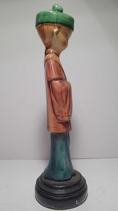 Estatueta pequeno monge em cerâmica