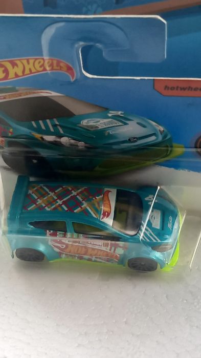12 ford fiesta hot wheels